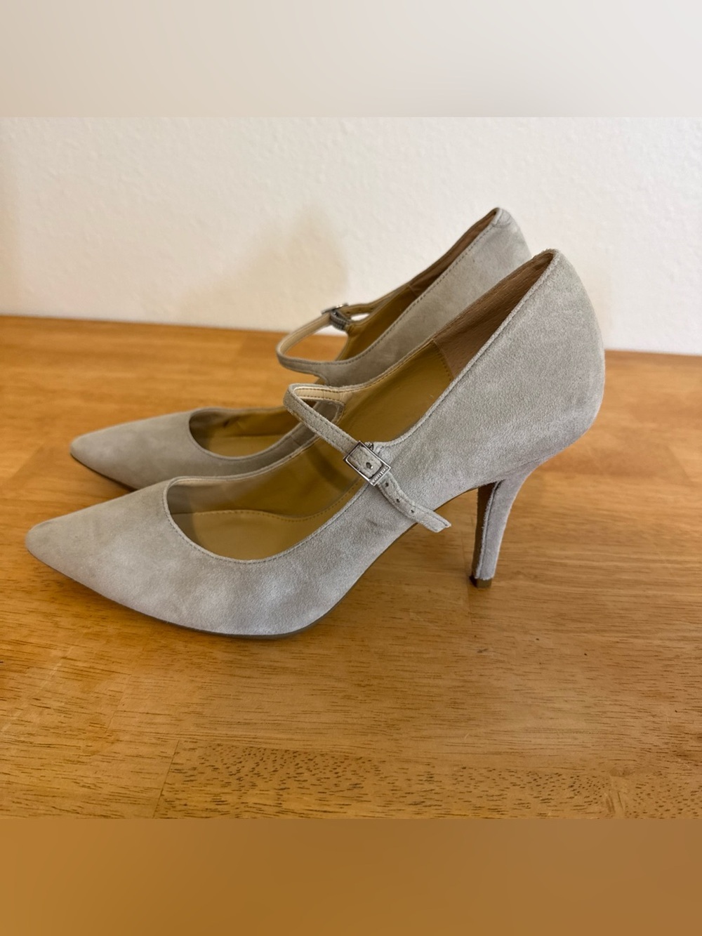Michael Kors Taupe Beige Pointed Toe Heels Strap Buckle 8.5 4” Heel - Picture 4 of 9
